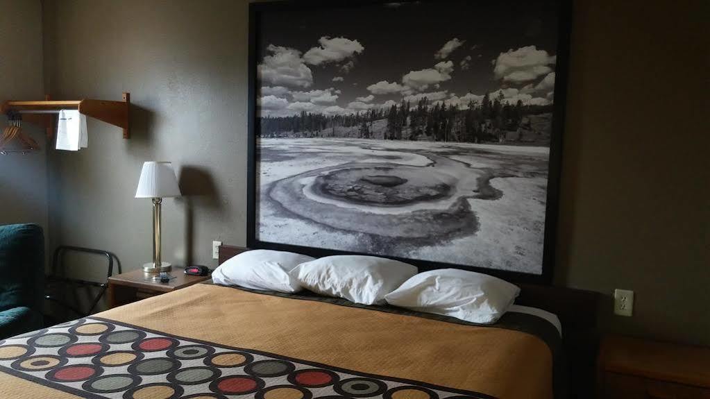 Super 8 by Wyndham Keokuk Hotel Eksteriør billede