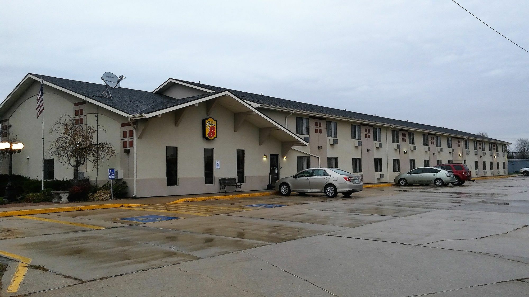 Super 8 by Wyndham Keokuk Hotel Eksteriør billede